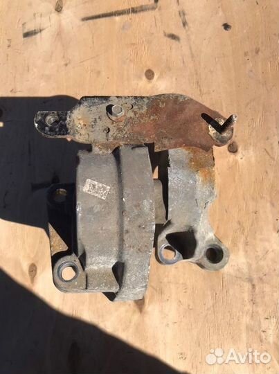 Кронштейн коробки Ford Explorer U502 DS344AA 2013