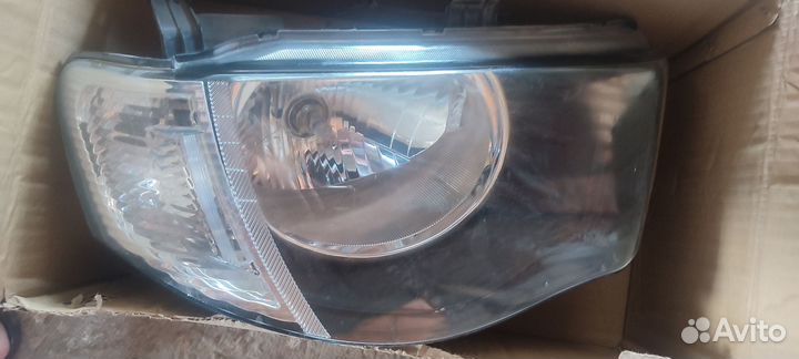 Правая передняя фара L200