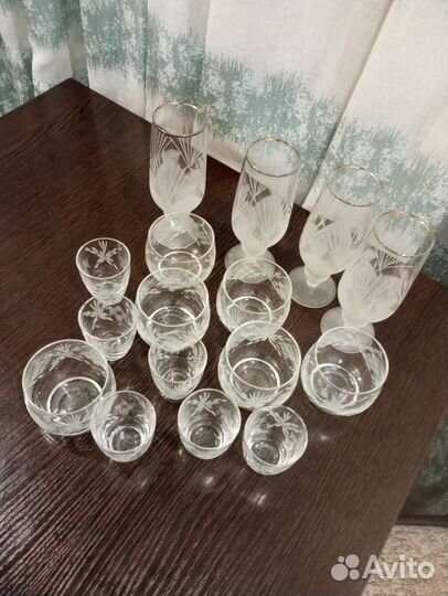 Набор бокалов и рюмок