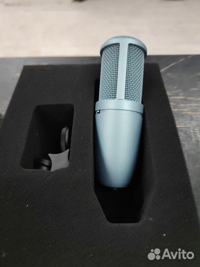 Студийный микрофон AKG perception 120