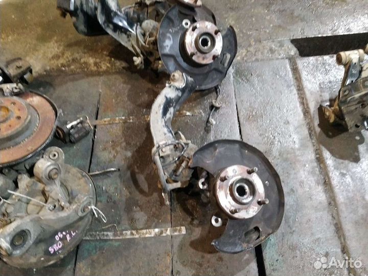 Поворотный кулак Nissan Primera P11 ga16de qg18de