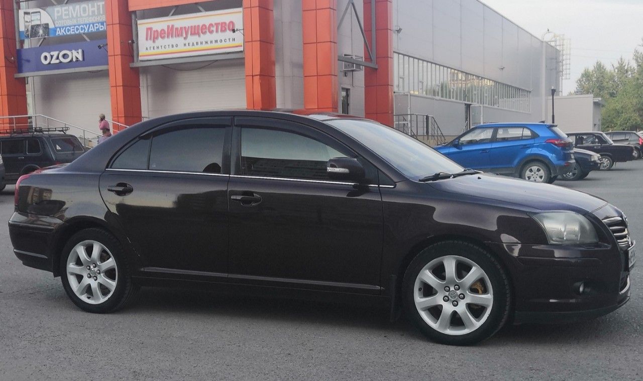 Toyota Avensis: фото владельца