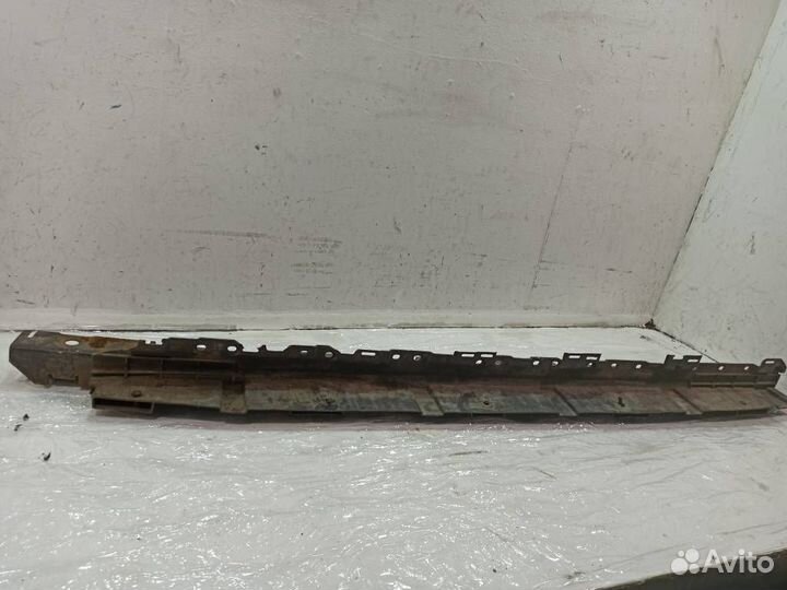 Кронштейн подножки Mercedes W164 ML