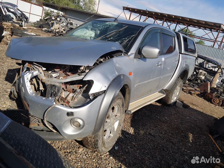 Mitsubishi L200 2.5 МКПП 4WD в разборе