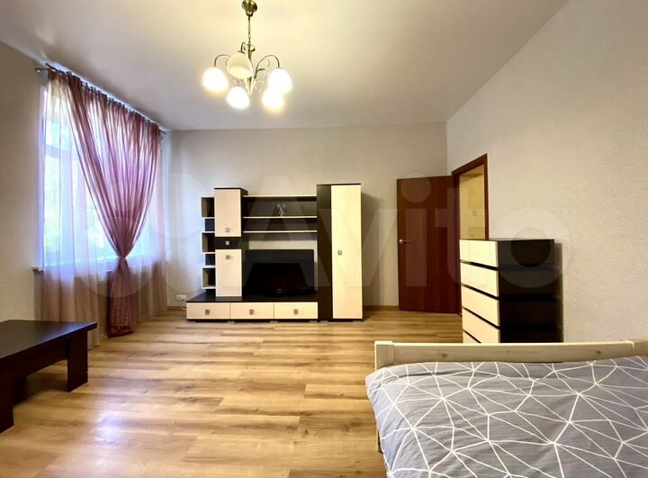 2-к. квартира, 65 м², 2/4 эт.
