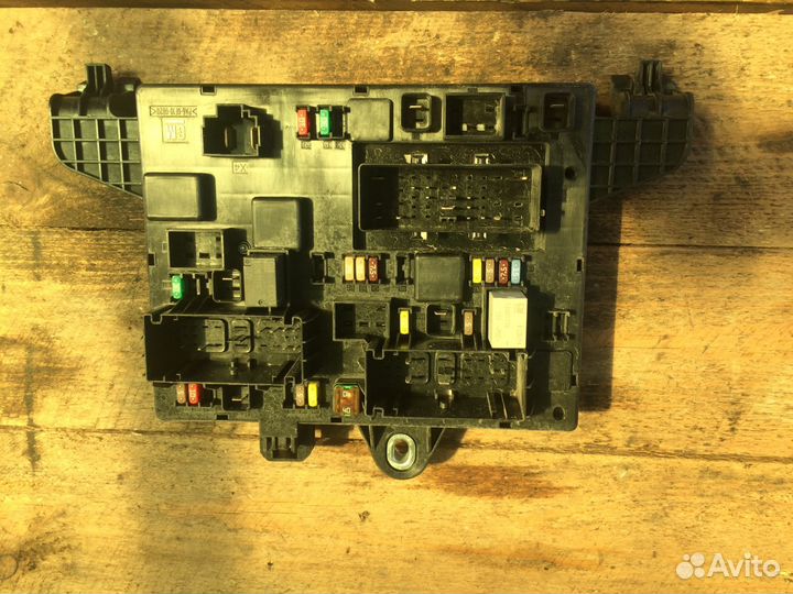 Блок предохранителей салонный Opel Astra J GTC