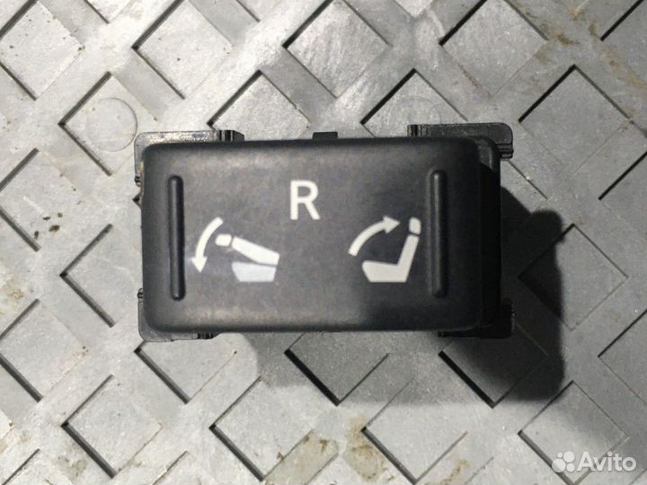 Кнопка складывания сидений (Infiniti QX56)