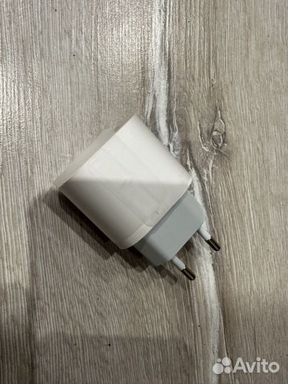 Кабель и адаптер iPhone