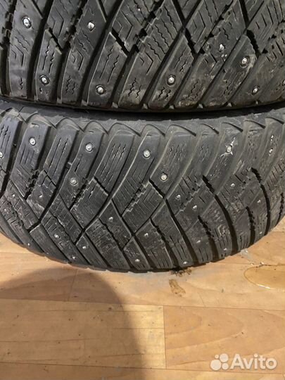 Goodyear Ultragrip Ice Arctic 215/55 R17 94T