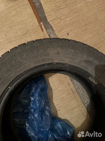 Goodyear Ice Navi Zea 215/60 R16