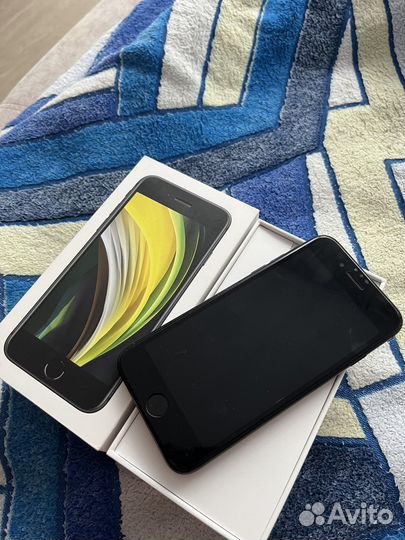 Телефон iPhone se 2020