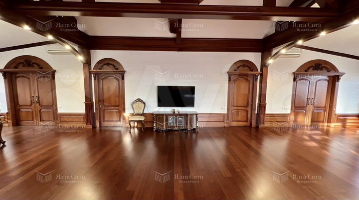 Дом 600 м² на участке 12 сот.