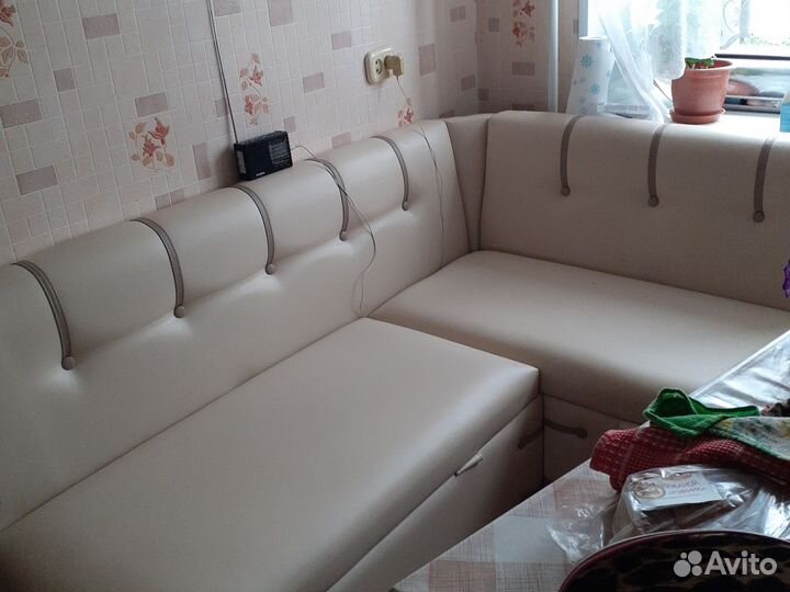 Продам кухонный угловой диван