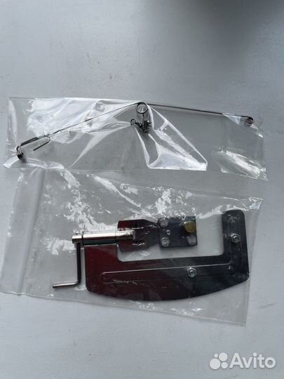 Приспособление для привязывания крючков