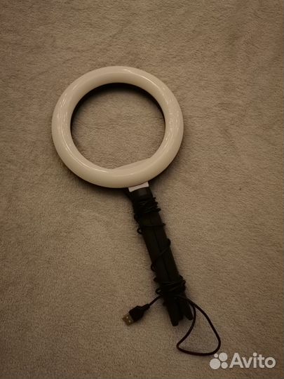 Кольцевая настольная лампа