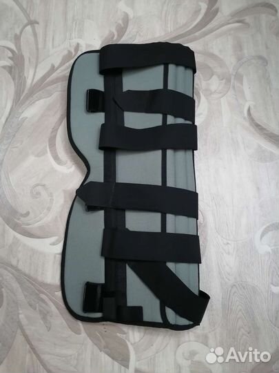 Тутор на коленный сустав