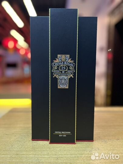 Коробка от Chivas Regal 25 years