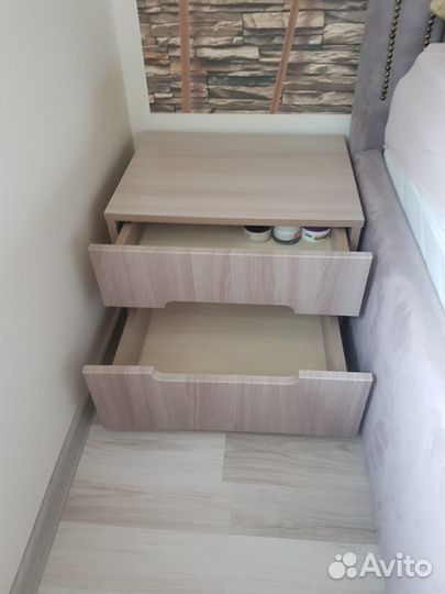 Тумба прикроватная