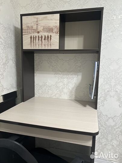 Стол со стулом