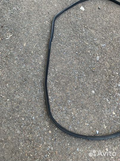 Уплотнитель проема багажника Skoda Octavia A5