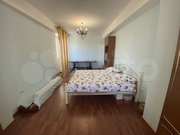 4-к. квартира, 112 м², 2/5 эт.