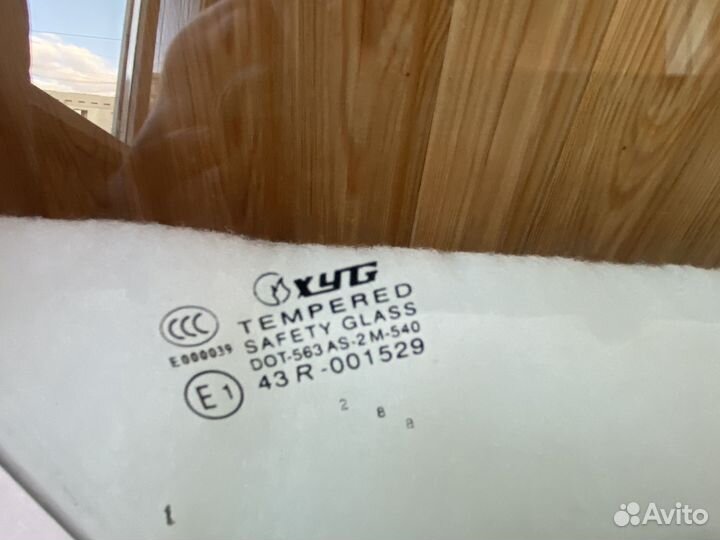 Перднее правое боковое стекло Mazda 3 BL