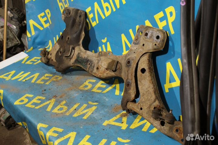 Подрамник + рычаги Toyota Corolla E11