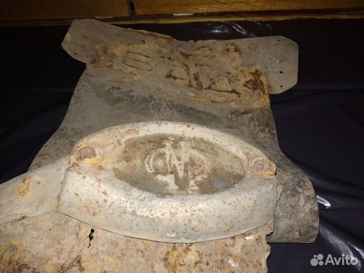 Знак М бампера от авто, бутылки СССР