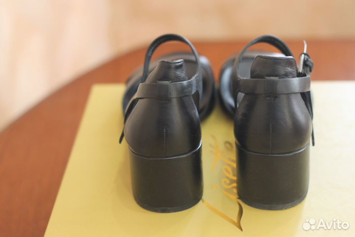 Босоножки женские