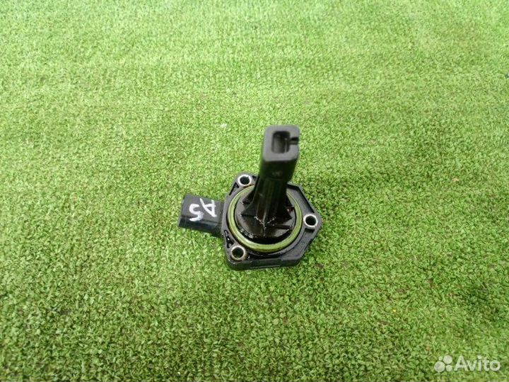 Датчик уровня масла в двигателе Audi A5 S5