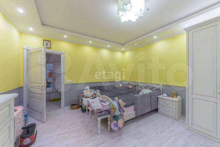 3-к. квартира, 125 м², 8/9 эт.