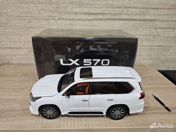 Модель Lexus LX570 1:18