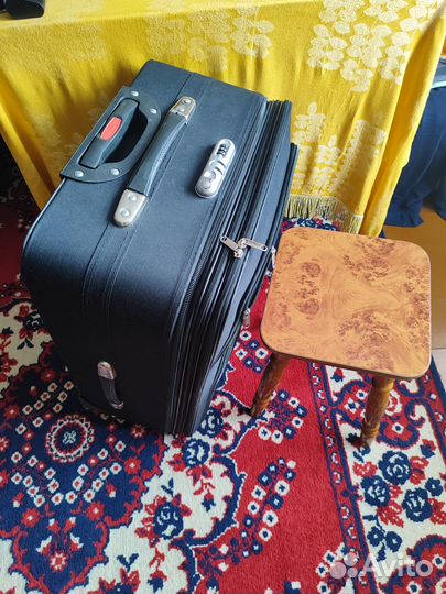 Чемодан на колесах большой