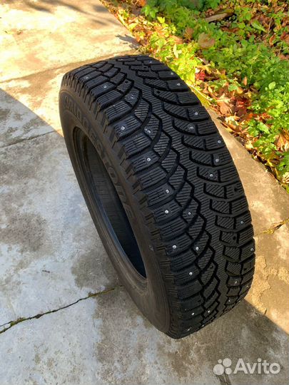 Bridgestone Blizzak Spike-02 215/70 R16