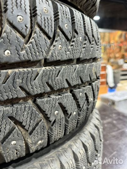Bridgestone Ice Cruiser 7000S 215/60 R17 100T