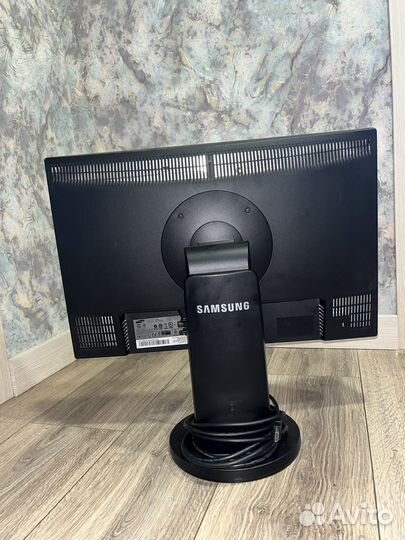 Монитор Samsung
