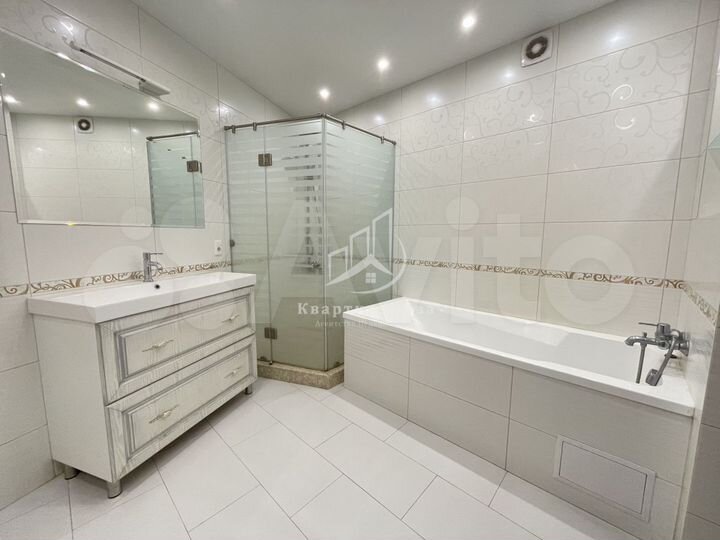 2-к. квартира, 84 м², 1/9 эт.