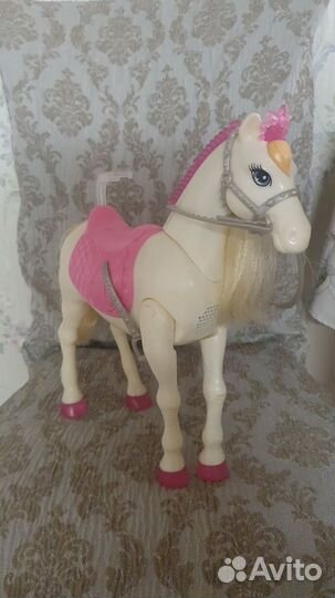 Интерактивная лошадка Барби
