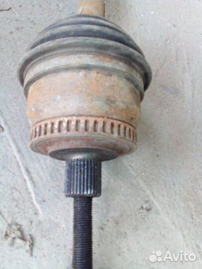 Привод передний правый Volkswagen Passat B5