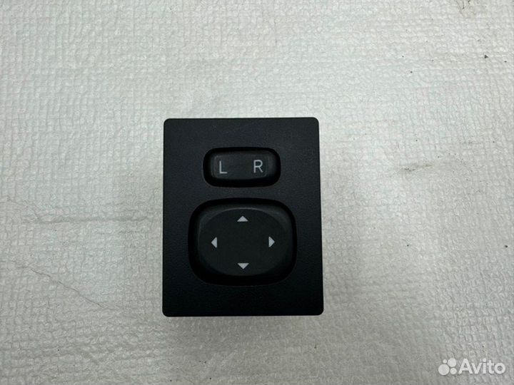Кнопка регулировки зеркалами Toyota Land Cruiser