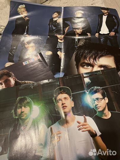 Журнал и постеры с артистами