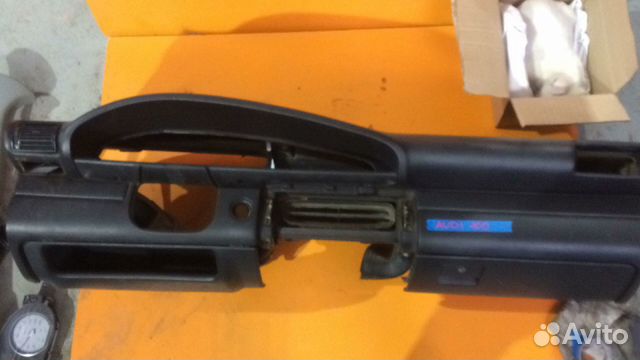 Панель торпеда на Audi 100