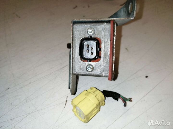 Датчик AIR BAG Toyota Avensis 1