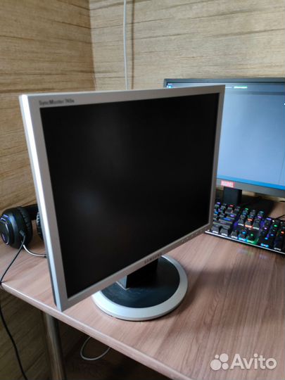 Монитор Samsung SyncMaster 740N