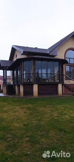 Безрамное остекление кафе