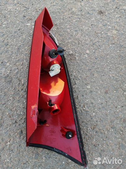 Фонарь Ford Focus 1 задний правый (б/у)