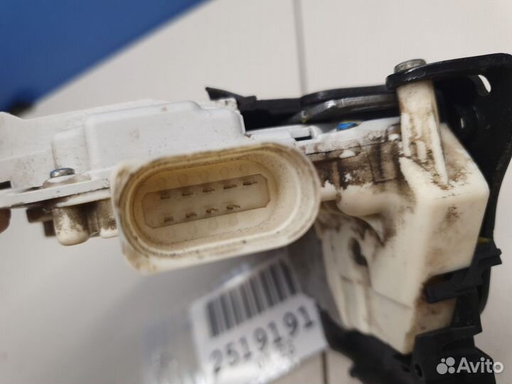 Замок двери задней правой Volkswagen Touareg 2018