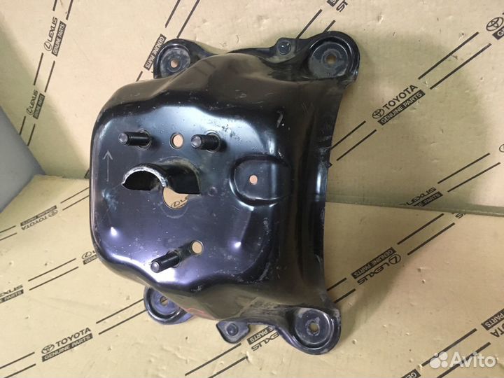 Toyota RAV4 кронштейн запасного колеса с 2006-12 г