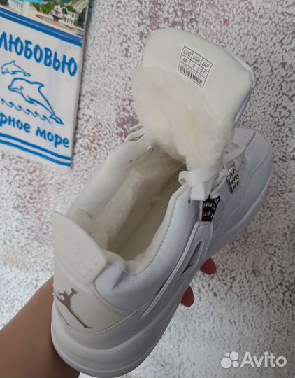 Кроссовки зимние