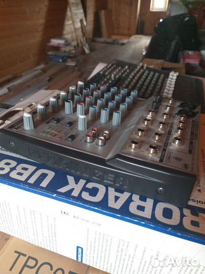 Микшерный пульт Behringer Eurorack UB802